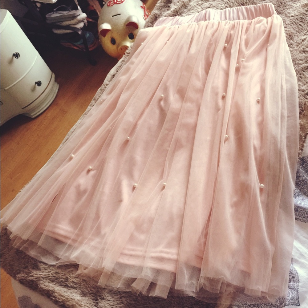 Beth Pearl Tulle Midi Skirt with pearl details .